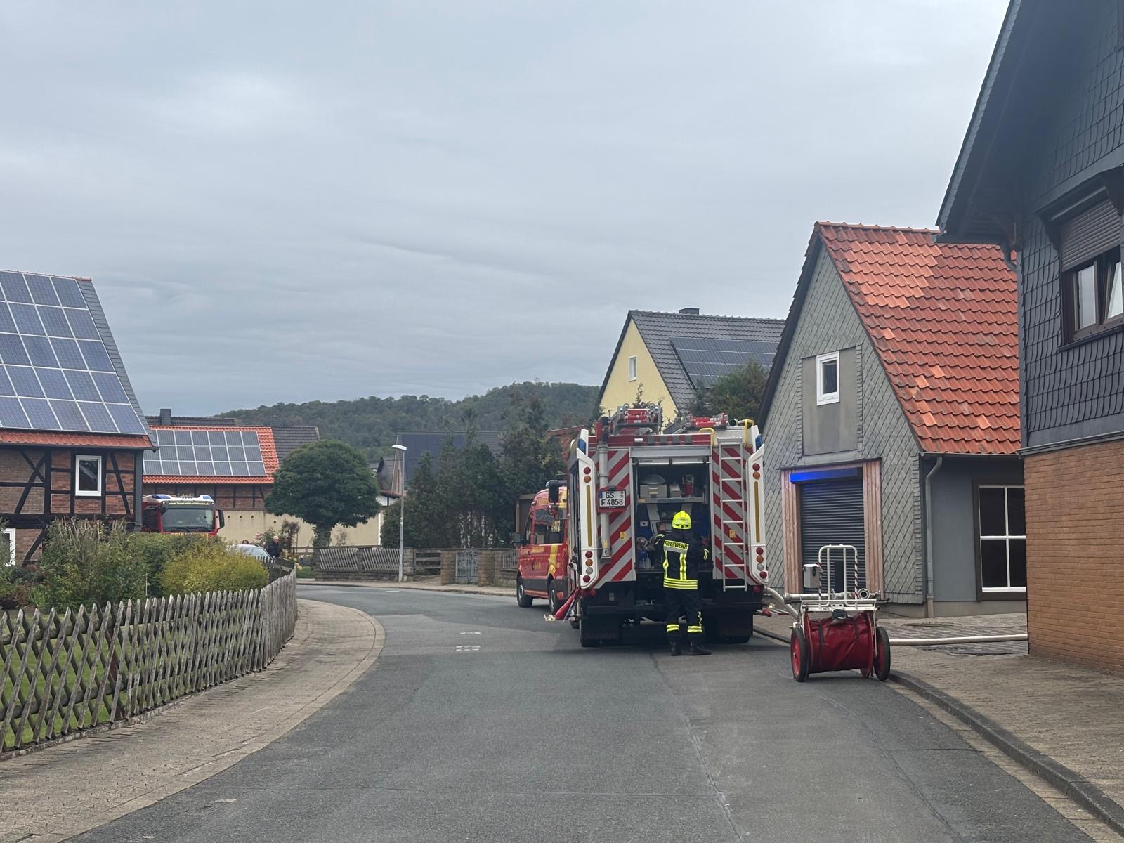 Brennt Anhänger in einer Garage